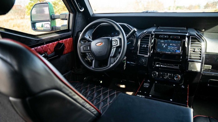 Amíg magnummal lőnek rád, addig ez a batár a te autód 4