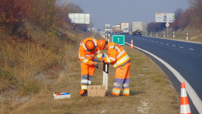 Érdekes és hasznos prizmákat telepítettek több hazai főút mellé 1