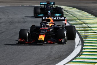 F1: Újabb helyen előzte meg Verstappen Hamiltont