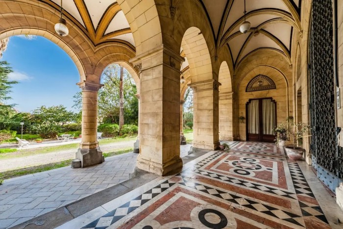 Eladó a villa, ahol A Keresztapát forgatták 6