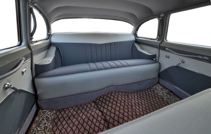 Némi csavarral 40 millióért adják a szovjet nagykutyák szolgálati autóját 3