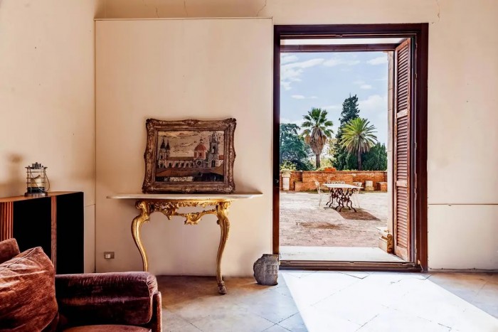 Eladó a villa, ahol A Keresztapát forgatták 8