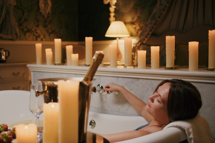 Igazi pezsgőfürdőt kínálnak ebben a hotelben