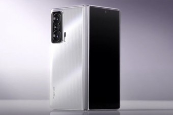 Nincs megállás, új összehajtható mobil érkezik