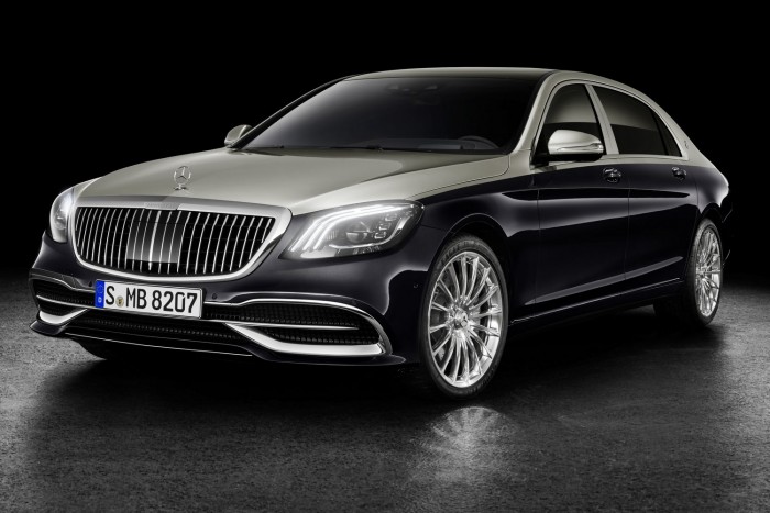 60 milliós luxusautóval ugrott le egy raklap térkőért 1