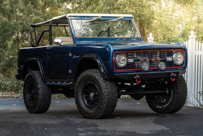 Hiába egyedi, hiába Jenson Buttoné, nem túl kapós ez a Ford 1