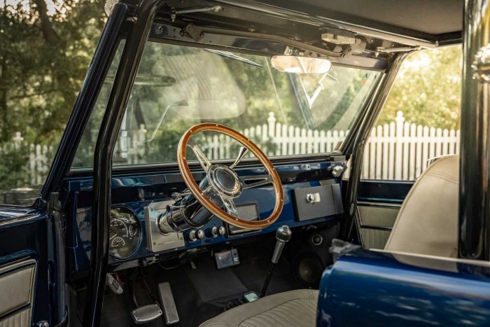 Hiába egyedi, hiába Jenson Buttoné, nem túl kapós ez a Ford 2