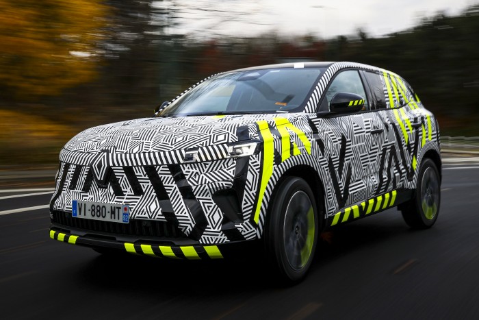 Extrém részletekkel érkezik az új Renault 5