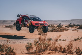 Loeb szakaszt nyert a Dakaron 