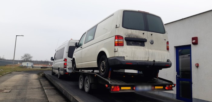 Na, ilyen “horrorkaravánt” sem látni mindennap, amilyet az M3-ason fogtak 3 | Vezess Na, ilyen “horrorkaravánt” sem látni mindennap, amilyet az M3-ason fogtak 3