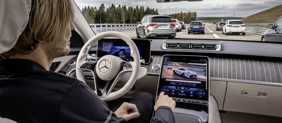Új partnerrel fejleszt robotautót a Mercedes