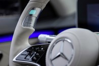 Új partnerrel fejleszt robotautót a Mercedes 12
