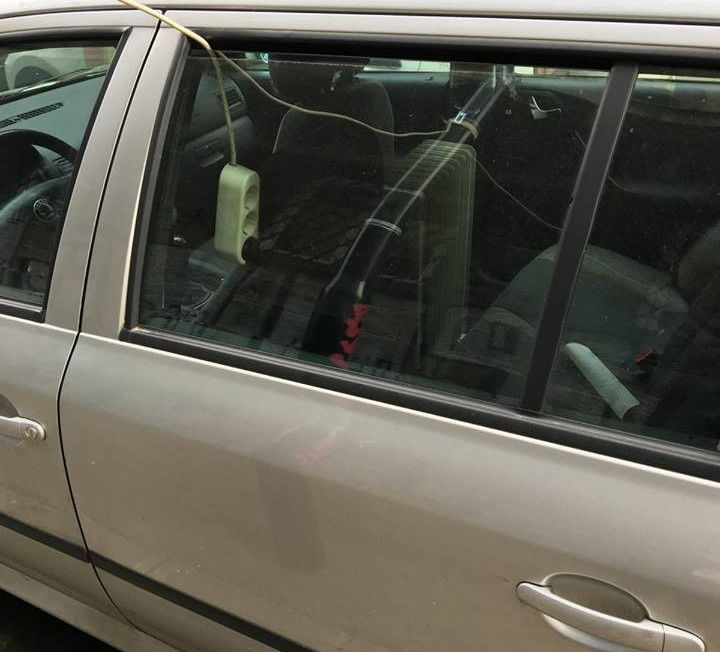 Igazi kályhát rakott autójába, így készül a fagyra 1 | Vezess Igazi kályhát rakott autójába, így készül a fagyra 1