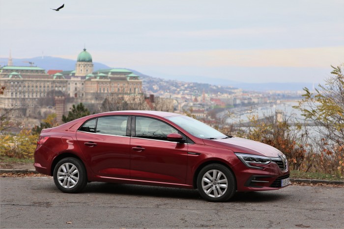 Háromhengeres belépő, mégsem a világ vége – Renault Mégane GrandCoupé 46 Háromhengeres belépő, mégsem a világ vége – Renault Mégane GrandCoupé 46