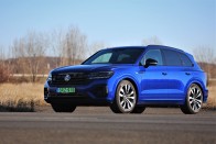 462 bánatos lóerő – Volkswagen Touareg R 29