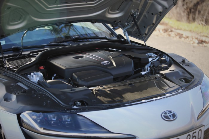 Toyotának furcsa, de négy hengerrel is sportautó a Supra 83 Toyotának furcsa, de négy hengerrel is sportautó a Supra 83