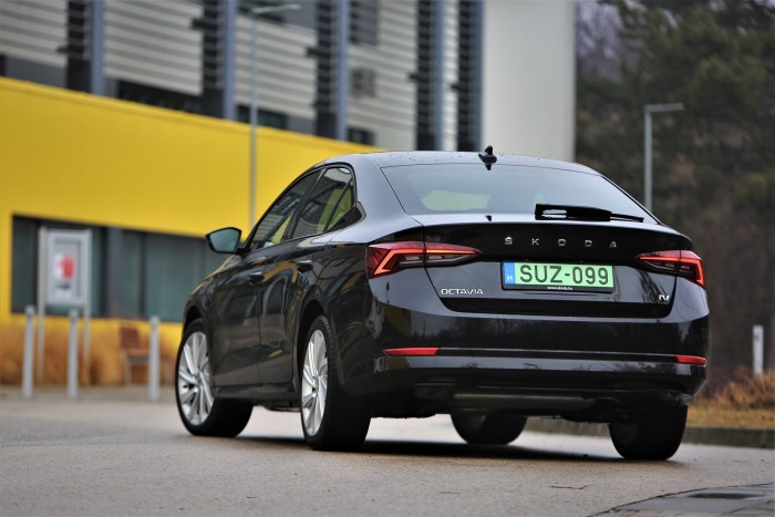 Szerencsés flottás – Töltéssel jobban jár a Skoda Octavia iV 74 Szerencsés flottás – Töltéssel jobban jár a Skoda Octavia iV 74
