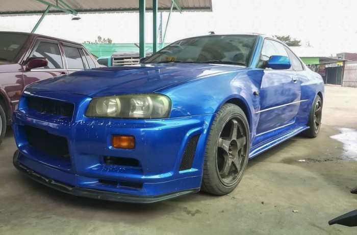 Nagyon akart egy Nissan GT-R-t, de csak egy Rover volt otthon 1