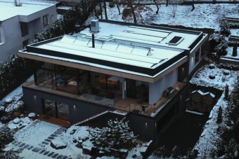 Ilyen belülről egy titkos, modern villa Budapest szélén