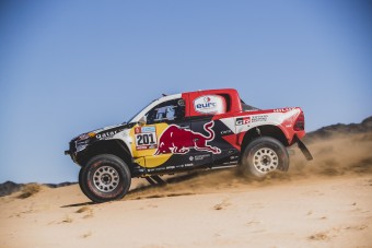 Hármas Toyota-siker a Dakaron 