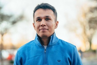 F1: Bakival mutatkozott be új csapatának Albon