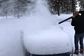 Gondolt a behavazott autókkal szenvedőkre a jó fej gondnok