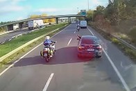 Büntetőfékezett a rendőr, kis híján kinyírta a motorost 2