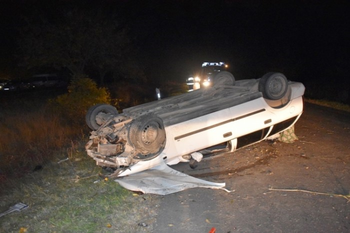 Ittasan felborult autójával egy férfi, miután hazahívták, súlyos következménye lett 1 | Vezess Ittasan felborult autójával egy férfi, miután hazahívták, súlyos következménye lett 1