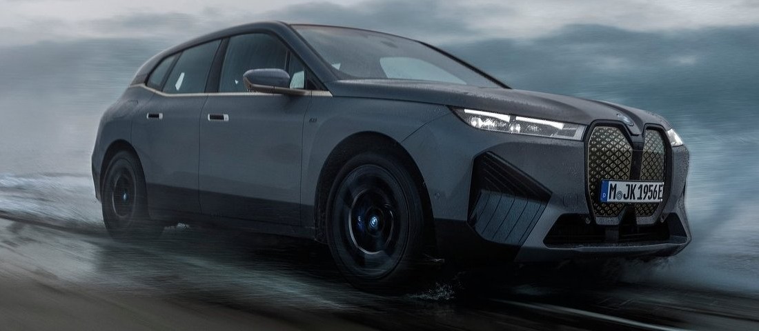 Extrém erős villanyautót mutat be a BMW