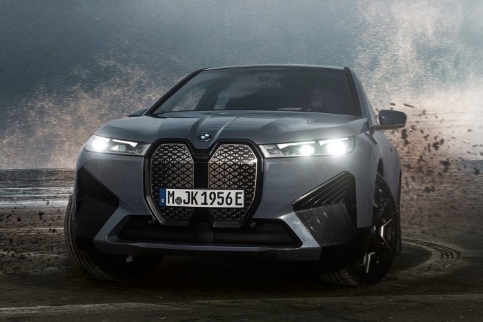 Extrém erős villanyautót mutat be a BMW 7