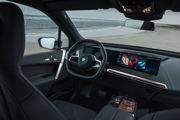 Extrém erős villanyautót mutat be a BMW 6