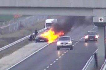 Percek alatt kiégett egy BMW az M86-oson