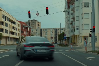 Merész videóval üzeni a rendőrség, hogy ne hajts, mint az ökör!