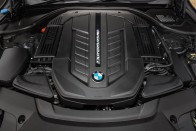 Búcsúzik a BMW V12-es motorja 12
