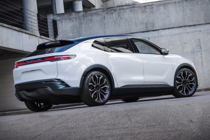 Már a Chryslernek is van (lesz) villanyautója 6