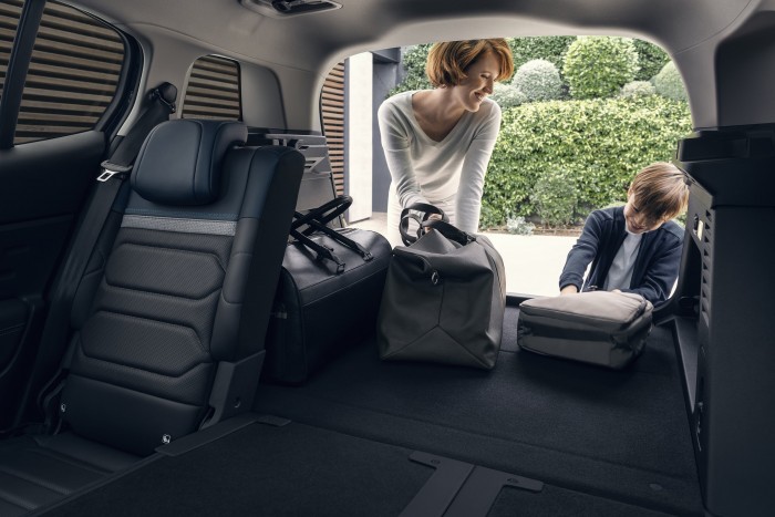 Karakteresebb megjelenés, változatlan technika 8