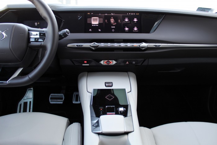 Megjött Magyarországra a nagyravágyó francia autó 11 | Vezess Megjött Magyarországra a nagyravágyó francia autó 11