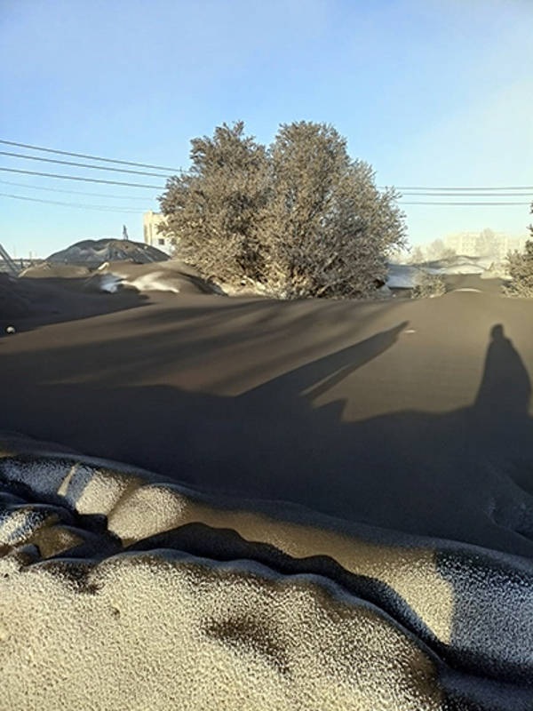 Ismét undorító fekete hó esett Szibériában 1