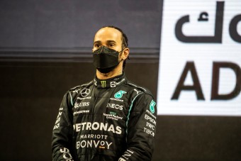 F1: Hamilton utcahosszal fog vezetni, ha marad 