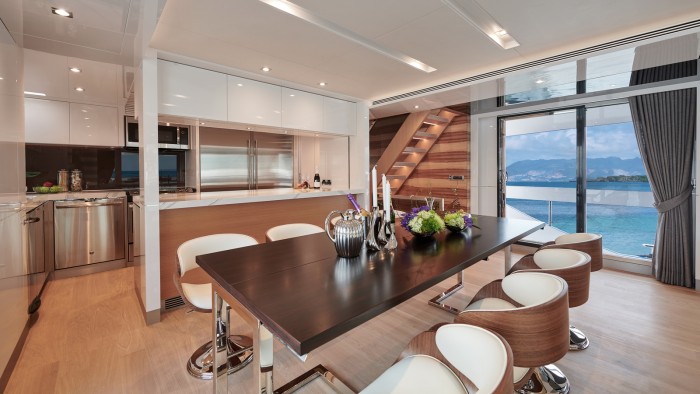 Okostelefonnal vezérelhető ez a luxusjacht 5