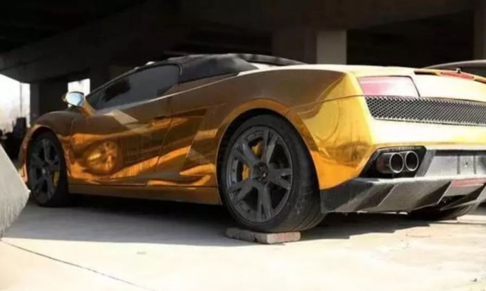 10 éve eszi a rozsda a felüljáró alatt hagyott luxus- és sportautókat 2