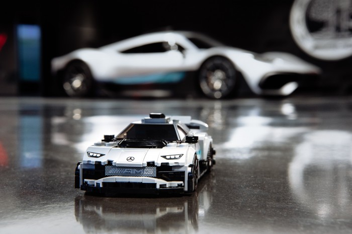 Bemutattak egy F1-es autót, némi csavarral 2