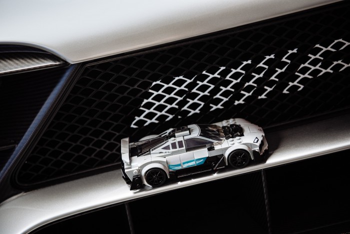 Bemutattak egy F1-es autót, némi csavarral 3