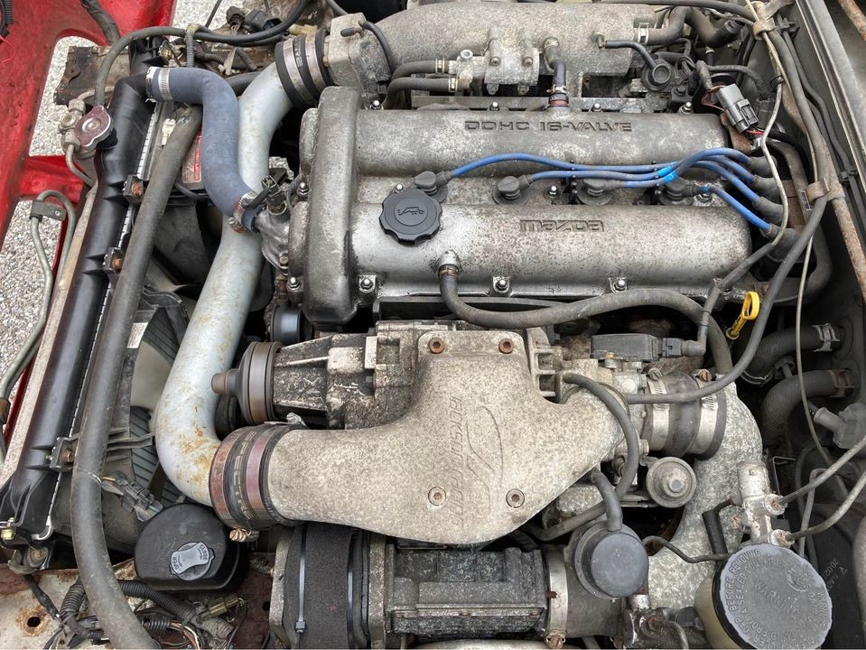 Kicsit koszos, kicsit szakadt, de érdekes ez a BMW-arcot viselő Mazda 6