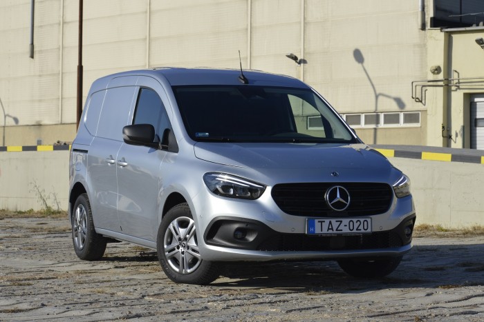 Találtunk egy apró ellentétet a Merci és a Renault között