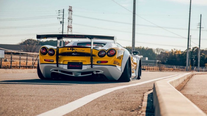 Valljuk be magunknak: jól néz ki ez a tuningolt japán autószörny 3