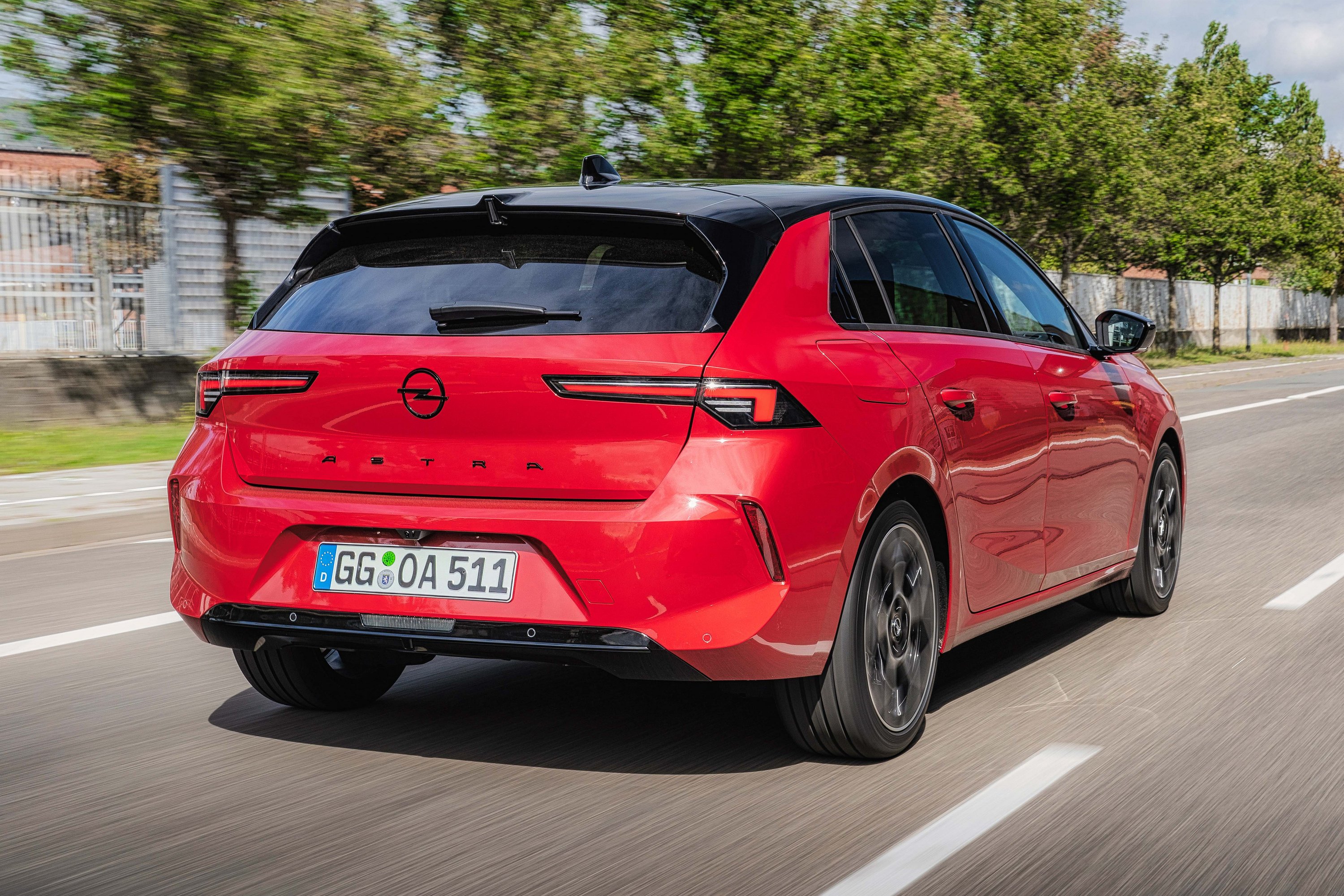 Fapados verzió nélkül rajtol itthon az új Opel Astra 8