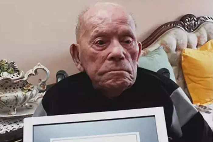 Pár nappal a születésnapja előtt hunyt el a világ legidősebb férfija