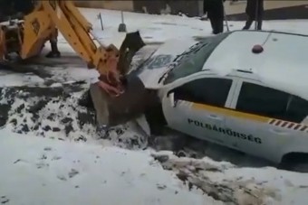 A hó és a jég kibabrált a baranyai polgárőrökkel, de végül minden jóra fordult