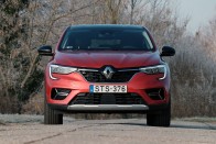 Terepkupé féláron, hibrid hajtással – Renault Arkana teszt 46